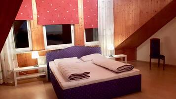 2 bedrooms, in-room safe, iron/ironing board, free WiFi