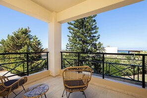 Property grounds - Family Haven | Kids Zone, Hot Tub & Nature Getaway (Rethymno)