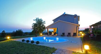 Charmantes Haus für Kinder mit Eltern auf 3000 m2 Land :)