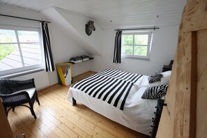 3 Schlafzimmer, Schreibtisch, Bügeleisen/Bügelbrett, kostenloses WLAN