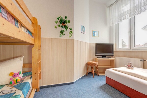 2 Schlafzimmer, Reisekinderbett, WLAN, Bettwäsche