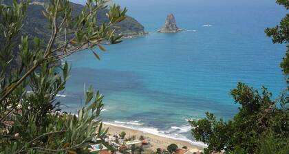 Romantic villa,quiet location, private pool, sun terrace, 10 min. to the beach!