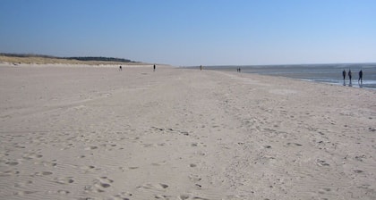directly on the beach, balcony overlooking the sea, beach chair, close to the golf course