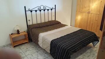 2 chambres, fer et planche Ă repasser, Wi-Fi, draps fournis