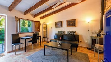 Televisión, libros y biblioteca musical