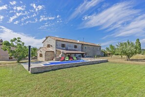 Exterior - Holiday home Mariva * large garden, private pool, BBQ, free WiFi (Žminj)