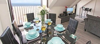 Fisherman's Cottage mit herrlichem Meerblick - inmitten eines alten, ruhigen, gepflasterten Platzes