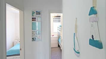 3 slaapkamers, een strijkplank/strijkijzer, wifi, beddengoed