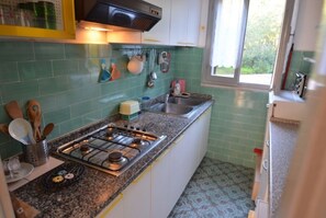 Fridge, dishwasher
