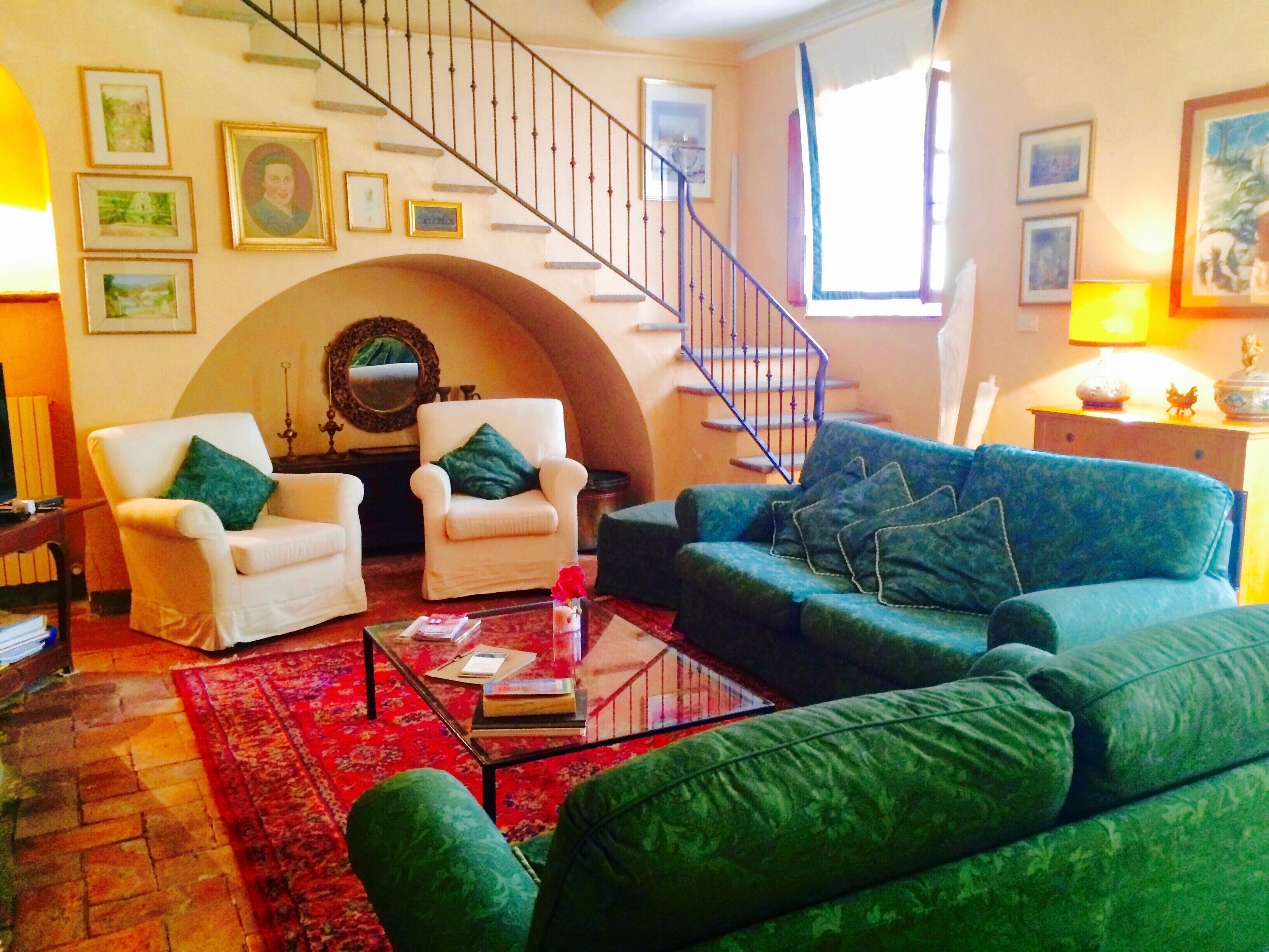 Large Villa with pool overlooking the vineyards between Rome/Florence