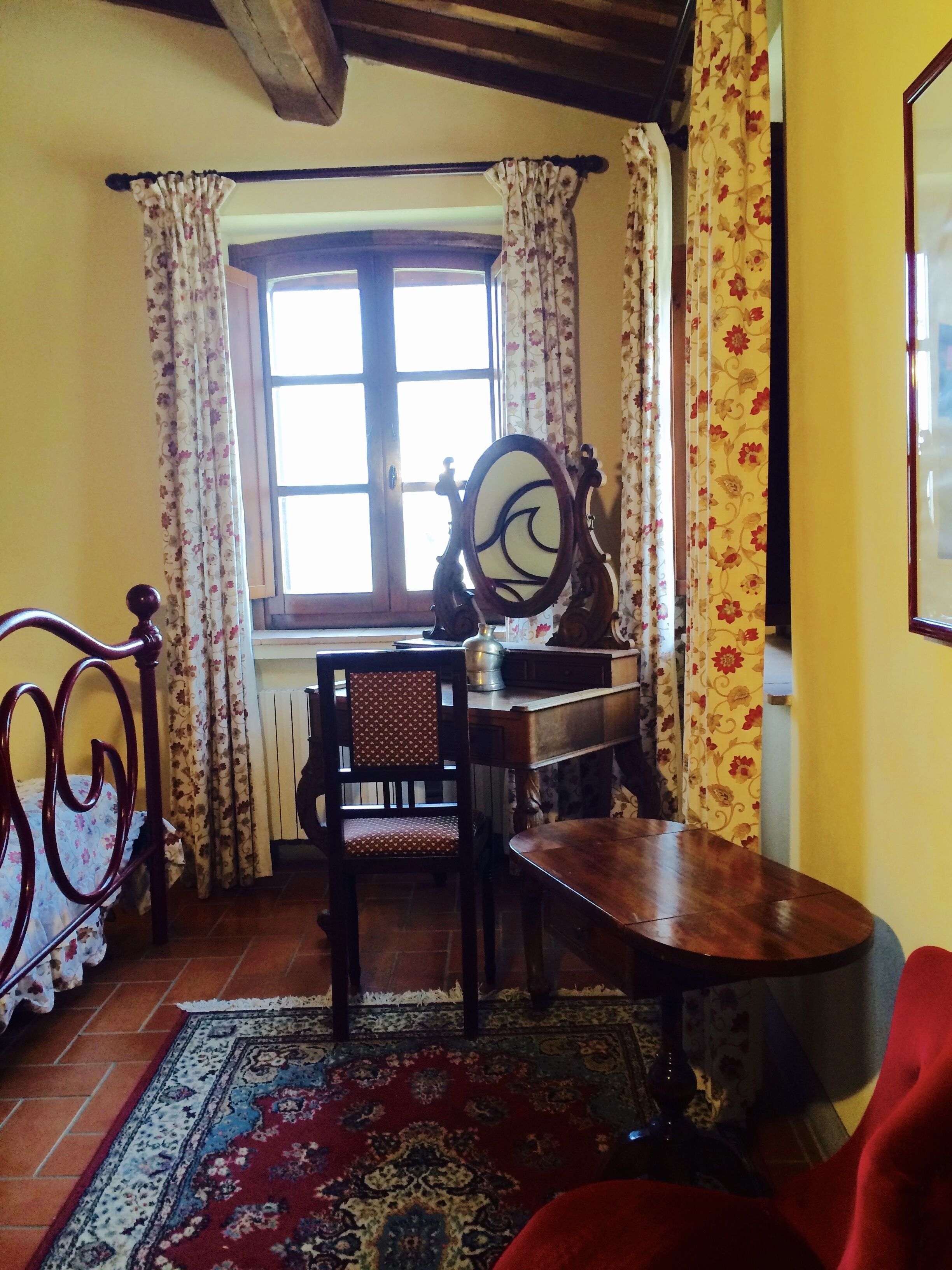 Large Villa with pool overlooking the vineyards between Rome/Florence