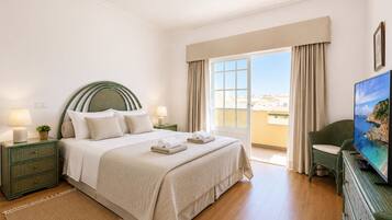 8 Schlafzimmer, Zimmersafe, Bügeleisen/Bügelbrett, Reisekinderbett