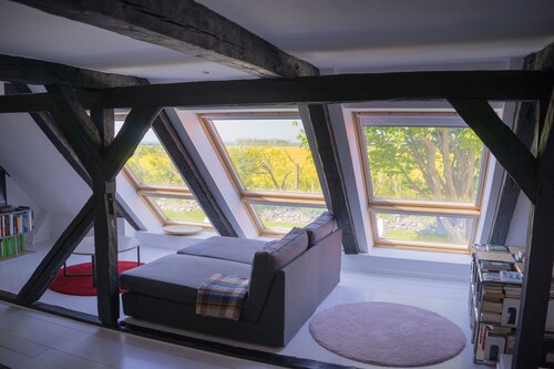 Neuausbau! Familienfreundlich. Hell. Viel Platz. Panoramafenster