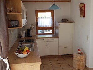 Geladeira, fogão, cooktop, lava-louças