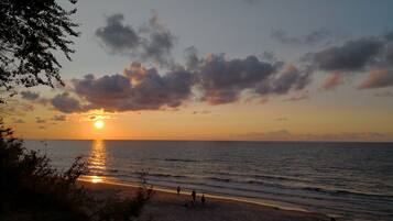 Plage à proximité, chaises longues