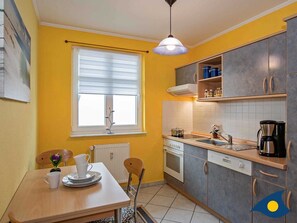 Kühlschrank, Mikrowelle, Ofen, Geschirrspüler