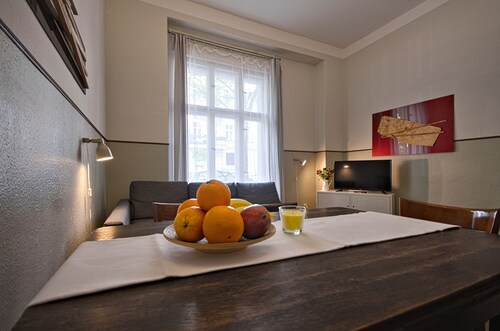 Large Apartment w/ two Bathrooms on Quiet Side Street in Prenzlauer Berg