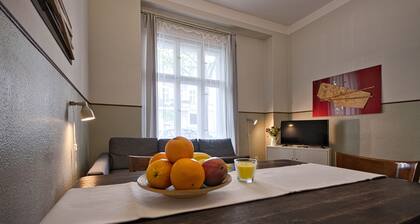 Large Apartment w/ two Bathrooms on Quiet Side Street in Prenzlauer Berg