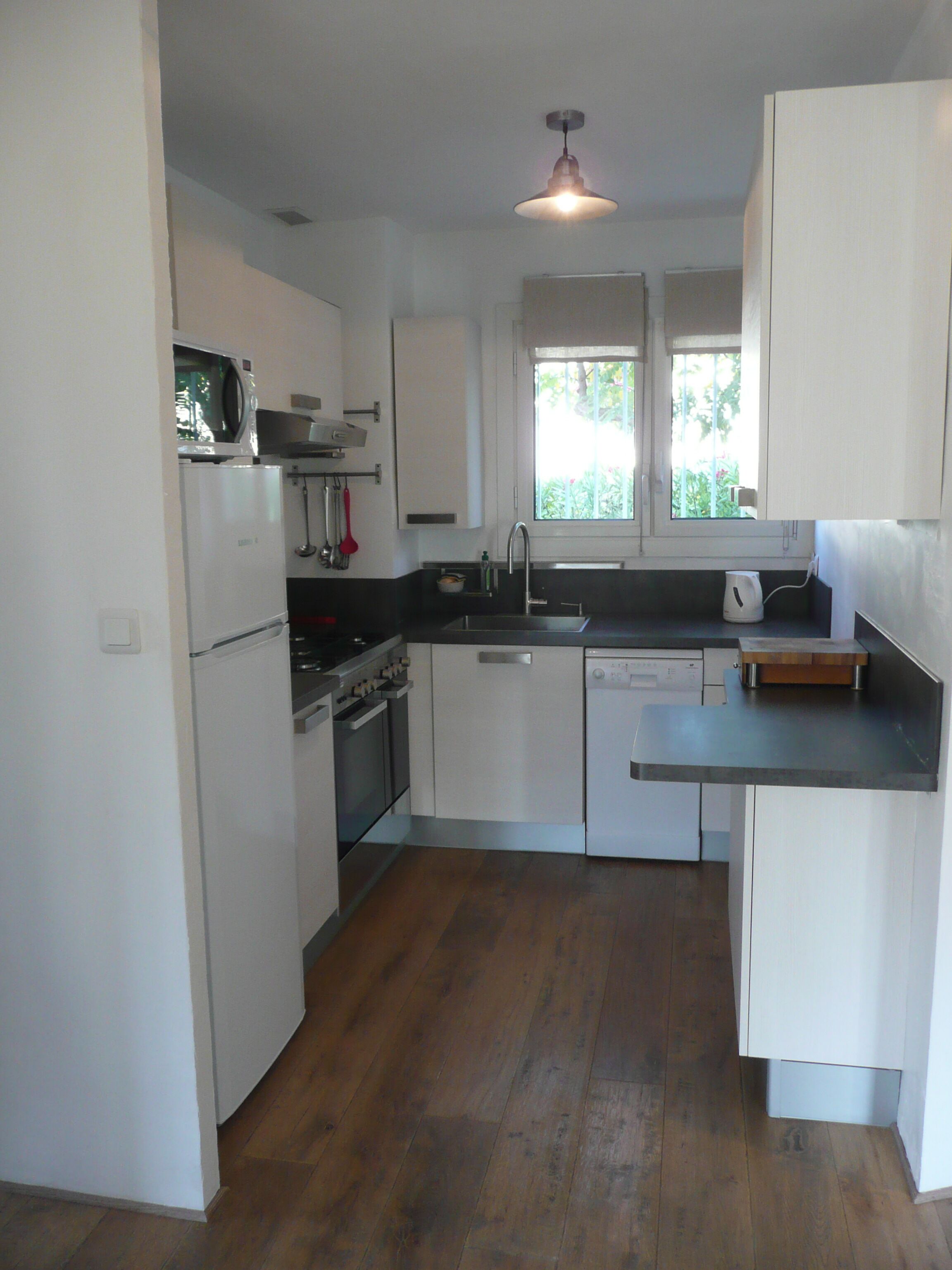 Cassis - lovely apartment very bright, downtown, sea and castle