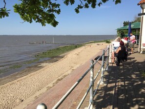 Unclassified image, 3 of 30, button