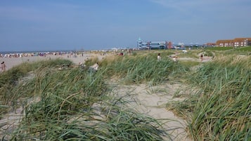 På stranden