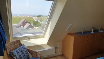1 soveværelse, skrivebord, strygejern/strygebræt, weekendseng
