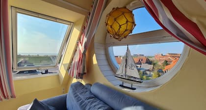Gemütliches Dachstudio Norddeich Panorama Fenster mit Meerblick Strand 50 Meter