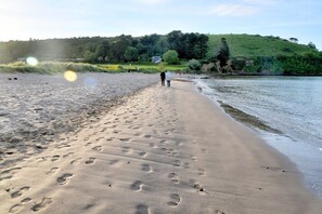 Beach nearby - Beautifully Restored Coach House In Woodlands Overlooking the Suir Estuary (Woodstown)
