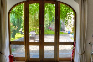 Interior - Beautifully Restored Coach House In Woodlands Overlooking the Suir Estuary (Woodstown)