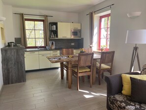 Fridge, microwave, oven, stovetop - Exclusive ***** 6 apartments for 12-27 persons To Bergwiese (Fürstenau)