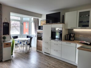 冷蔵庫、電子レンジ、オーブン、食器洗い機