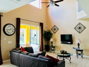 Smart TV, foosball, table tennis, books - Perfect spacious home with pool, ideal for families visiting Disney or golfers (Davenport)