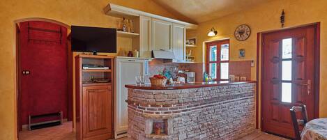 Fridge, oven, stovetop, dishwasher