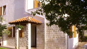Exterior - in a village with garden, air condition and barbecue (Valtura)