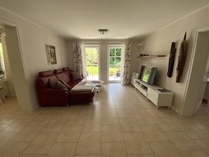TV, table tennis, stereo