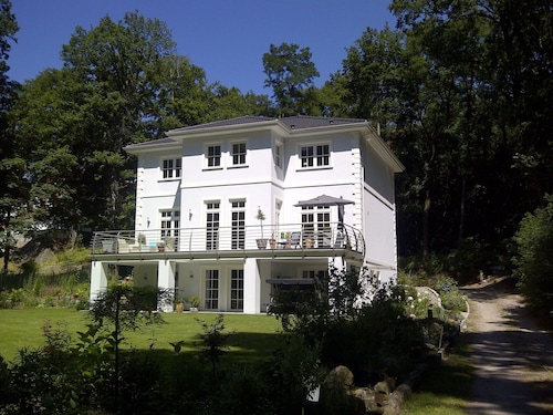 moderne Fewo in großzügiger Villa, 3.000 qm Grundstück, Südhang, Wald, WIFI