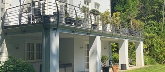 appartement moderne dans une villa spacieuse, terrain de 3000 m², versant sud, forêt, WIFI-FREE