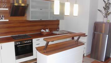 Kühlschrank, Ofen, Herdplatte, Geschirrspüler