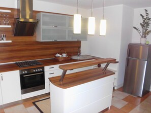 Kühlschrank, Ofen, Herdplatte, Geschirrspüler