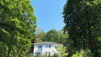 Enceinte de lâhĂ©bergement