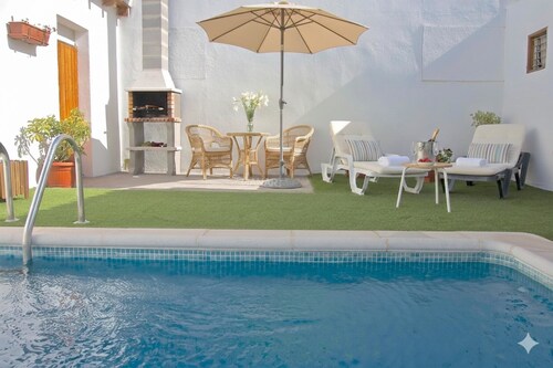 Casa Samuel, rural escape with pool, Las Vegas village