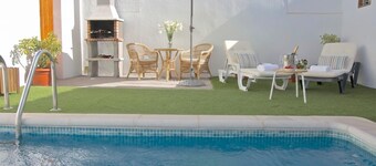 Casa Samuel, rural escape with pool, Las Vegas village