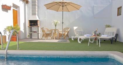 Casa Samuel, rural escape with pool, Las Vegas village