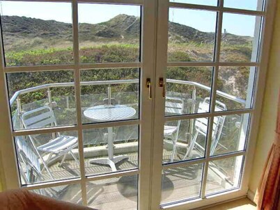 Exclusive vacation apartment in a spectacular,quiet dune location near the sea