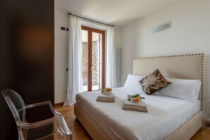 3 bedrooms, in-room safe, iron/ironing board, travel crib