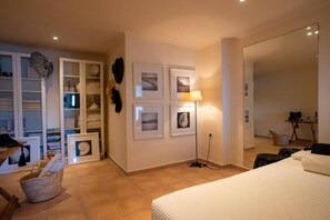 2 bedrooms, in-room safe, iron/ironing board, WiFi