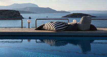 Luxury studio with amazing sea view and swimming pool