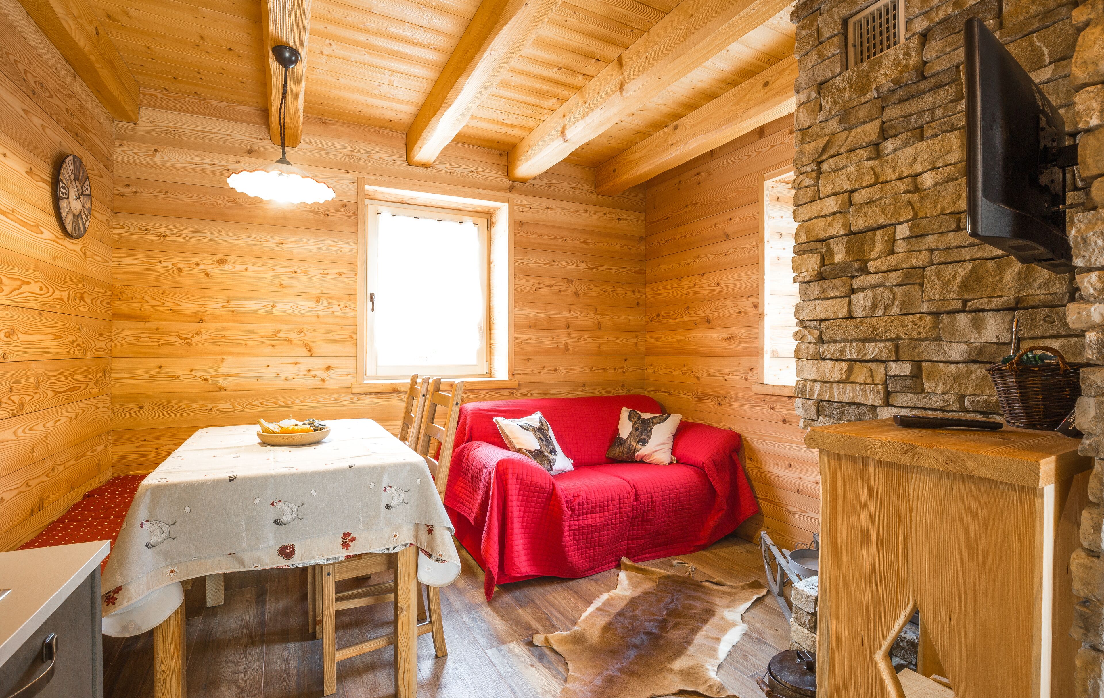 Smart-tv och eldstad