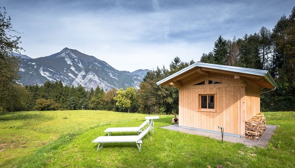Property grounds - Superb hut in Val di Ledro to immerse yourself in nature. (Molina di Ledro)