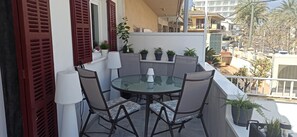 Outdoor dining - Modern 3 room apartment in the center. Only 50 meters to the beach! (Can Picafort)